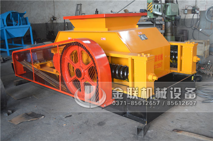 強(qiáng)力破碎機(jī)是靠什么工作的，有哪些注意事項(xiàng)？