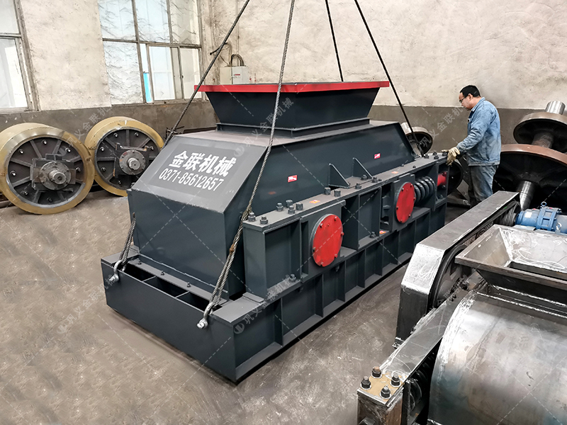 處理玄武巖、鵝卵石成沙的小型對輥制砂機產量多大？