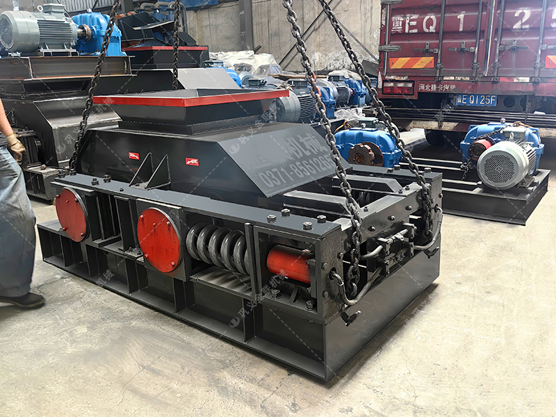 2PG800x600中型對輥制砂機(jī)發(fā)往安徽