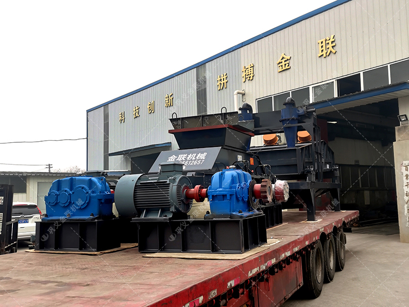 1000x700型半自動對輥式破碎機發貨圖片