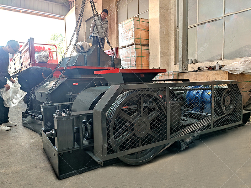 中小型直連式對(duì)輥破碎機(jī)兩臺(tái)發(fā)往河南