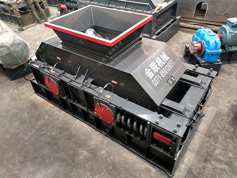 2PG800X600中型對輥破碎機發(fā)貨圖片_發(fā)往四川瀘州_破碎瓜子石