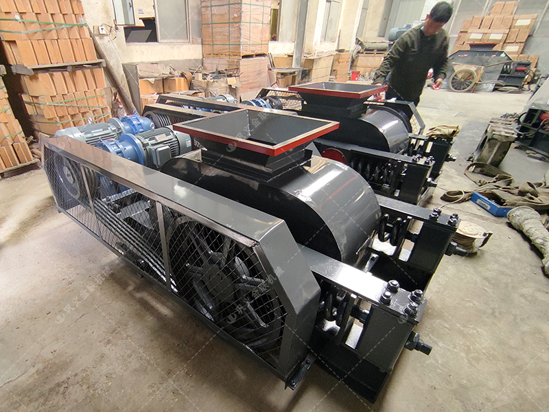 2PG610x400對輥破碎機發(fā)貨圖片_發(fā)往福建龍巖_鵝卵石制砂