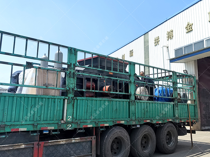 2PG1510大型直連式液壓對輥破碎機發(fā)貨圖片