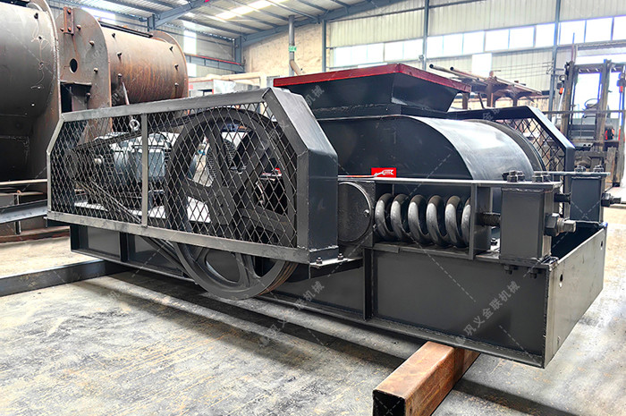 對(duì)輥制砂機(jī)在線報(bào)價(jià)/小型對(duì)輥式破碎機(jī)多少錢一臺(tái)？