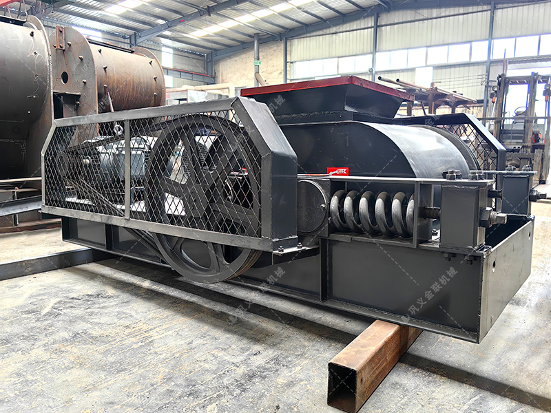 煤矸石雙齒輥破碎機產能多少？多少錢？
