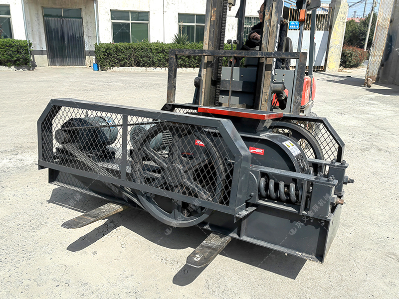 了解粗破齒輥式破碎機(jī):規(guī)格、型號與價(jià)格的深度剖析 了解粗破齒輥式破碎機(jī):規(guī)格、型號與價(jià)格的深度剖析