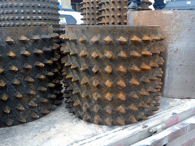 建筑垃圾回收難?雙齒輥破碎機為何能輕松“消化”不規則物料? 建筑垃圾回收難?雙齒輥破碎機為何能輕松“消化”不規則物料?